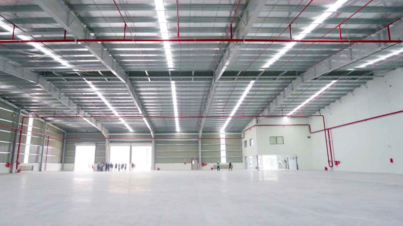 Một trong những CĐT nước ngoài trong mảng kho xưởng cho thuê ở Việt Nam đã xây dựng nhiều dự án xung quanh khu vực Hà Nội với mức giá dao động từ 5-5.5 USD/m2/tháng.