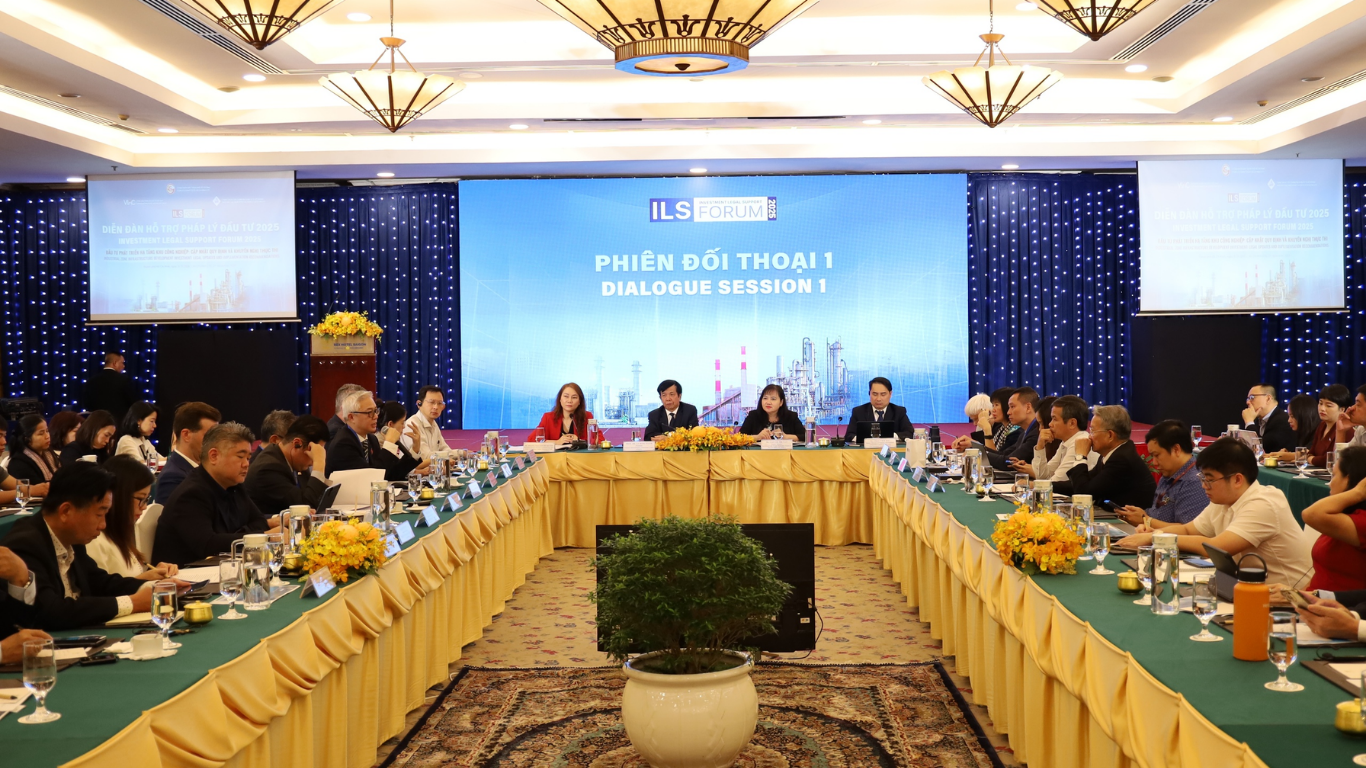 Đại diện các nhà đầu tư nước ngoài chia sẻ tại Diễn đàn Hỗ trợ pháp lý đầu tư 2025